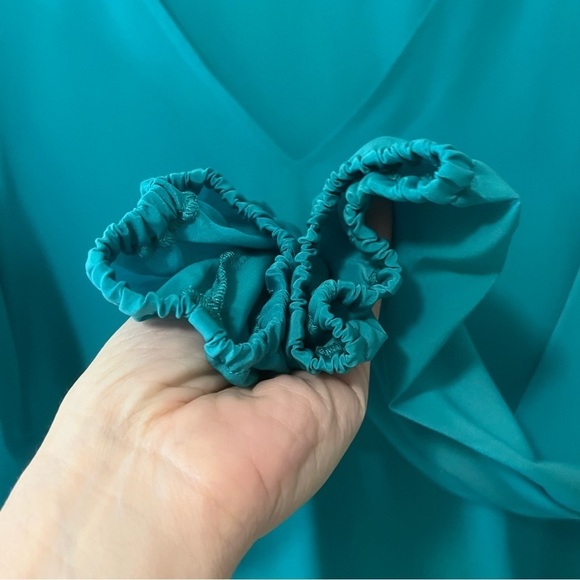 Lovers + Friends Green V-Neck Balloon Sleeve Lace Embroidered Detail Blouse M - Picture 12 of 12